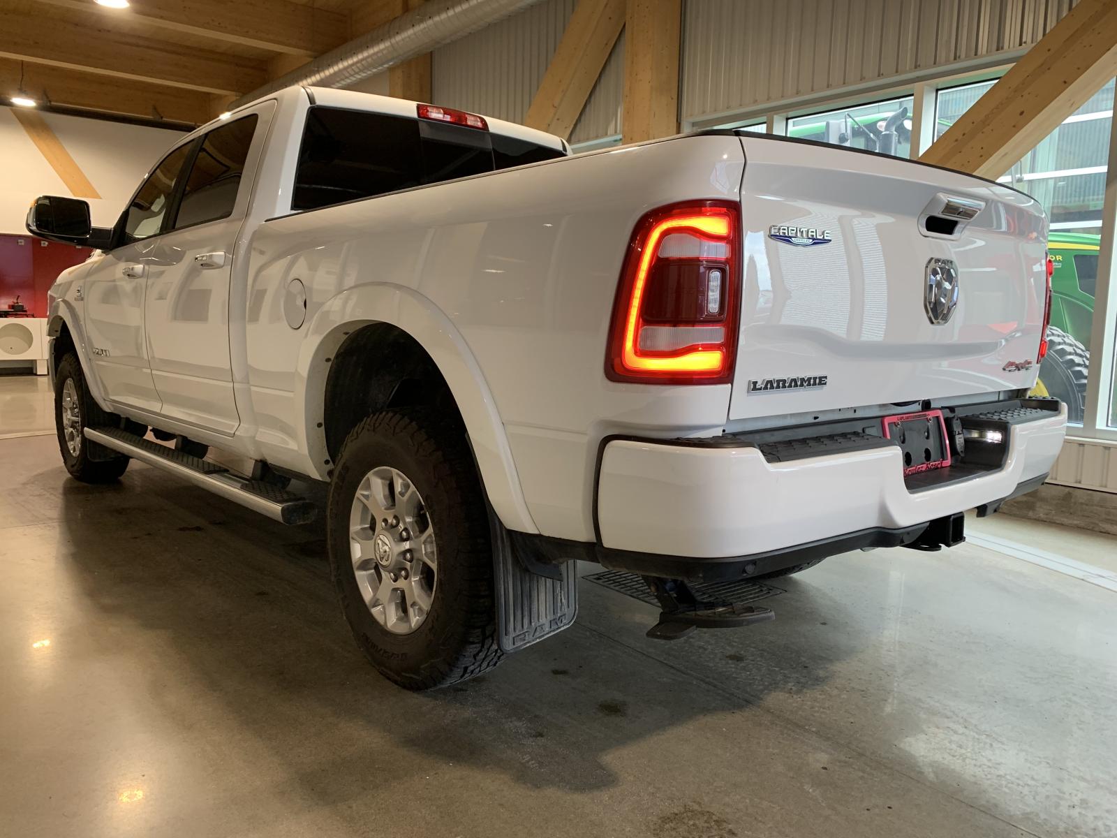 RAM 3500 Laramie 2022 — photo 3
