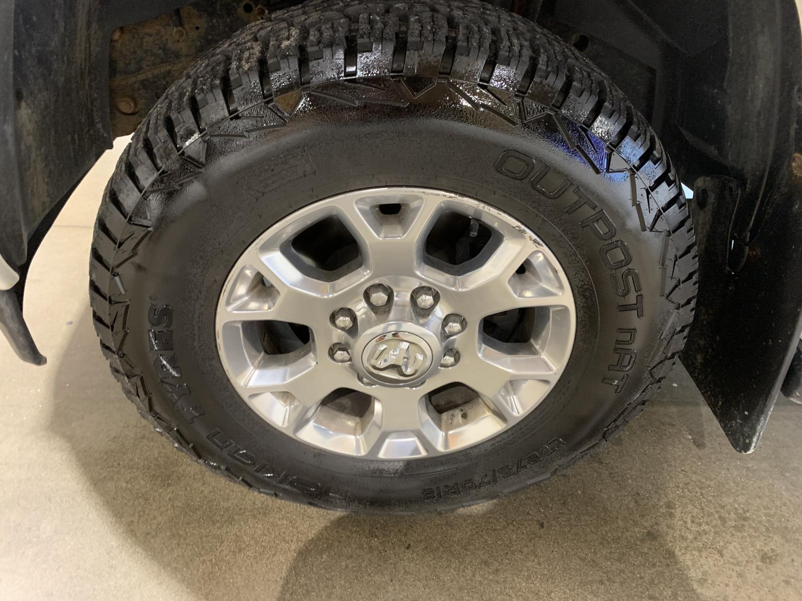 RAM 3500 Laramie 2022 — photo 8
