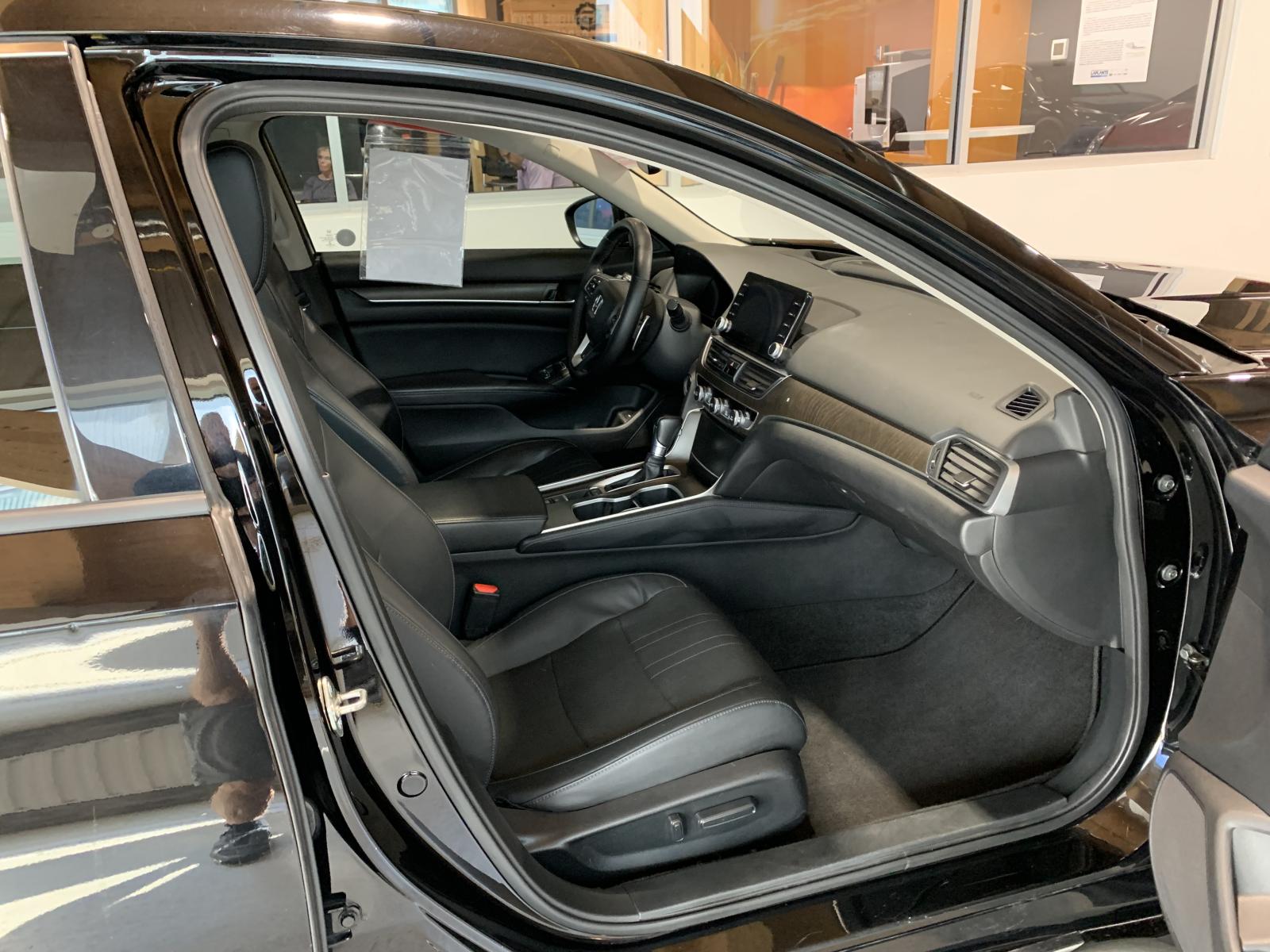 Honda Accord Touring 2018 — photo 7