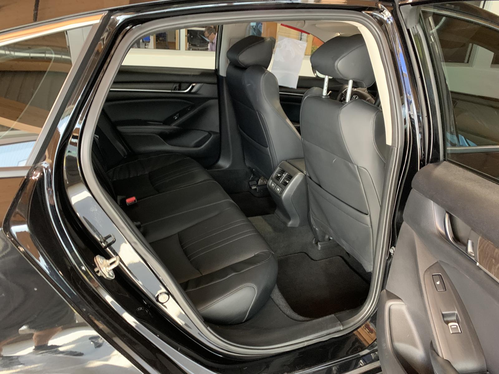 Honda Accord Touring 2018 — photo 8