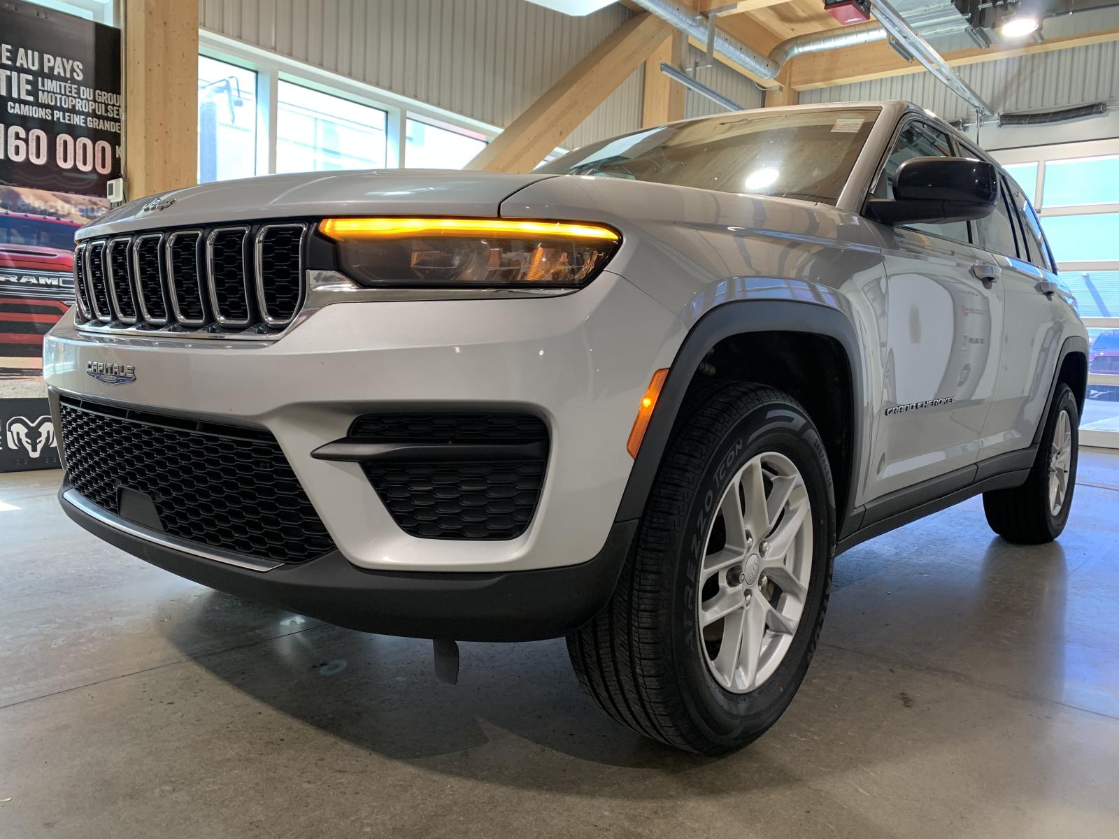 2022 Jeep Grand Cherokee Laredo 4WD