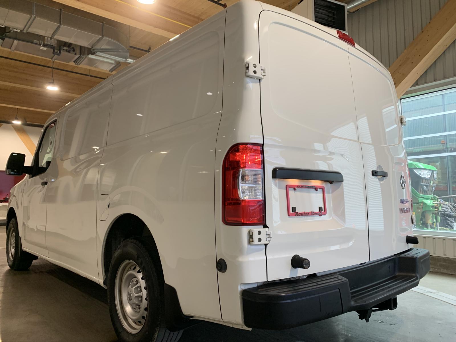 Nissan NV 2021 — photo 2