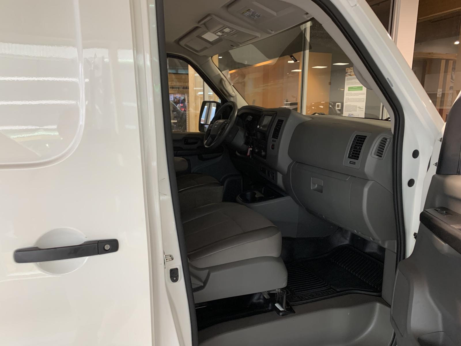 Nissan NV 2021 — photo 7