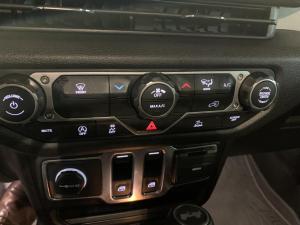 Miniature 17 Jeep Wrangler Sport 2026