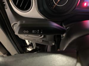 Miniature 23 Jeep Wrangler Sport 2026