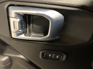Miniature 25 Jeep Wrangler Sport 2026