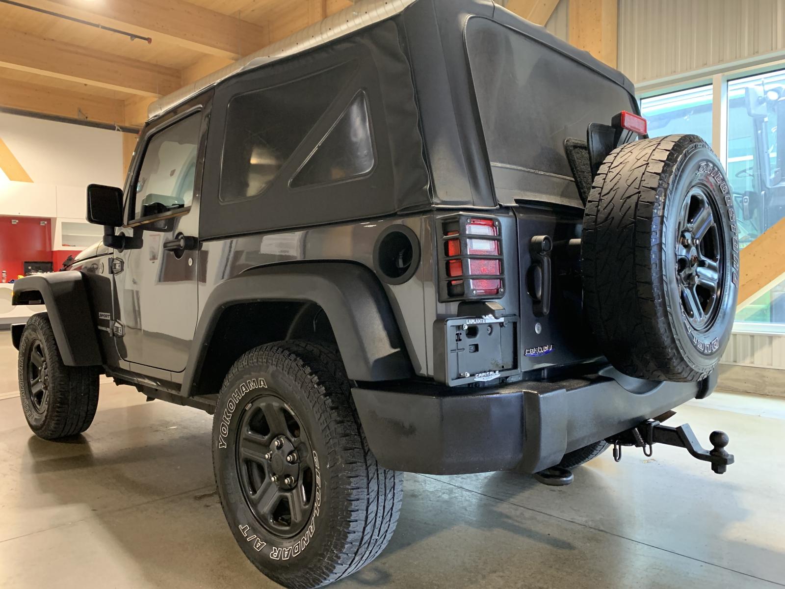 Jeep Wrangler Sport 2018 — photo 2