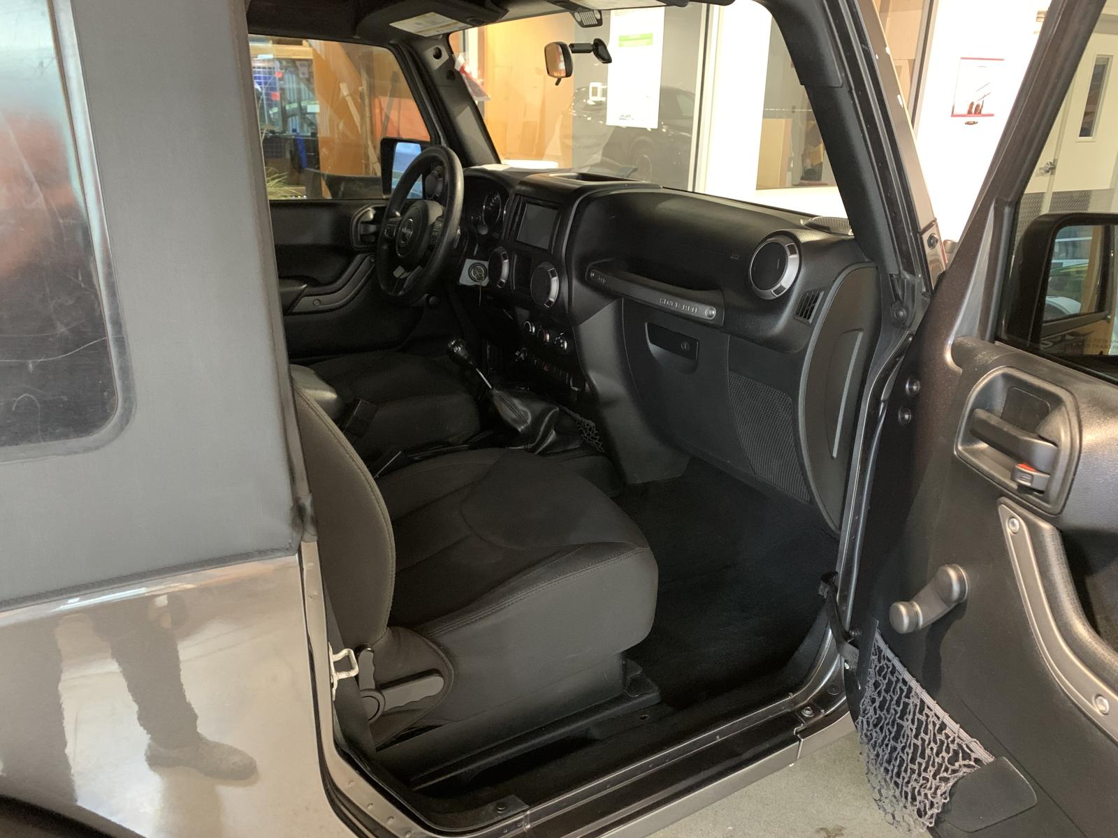 Jeep Wrangler Sport 2018 — photo 8