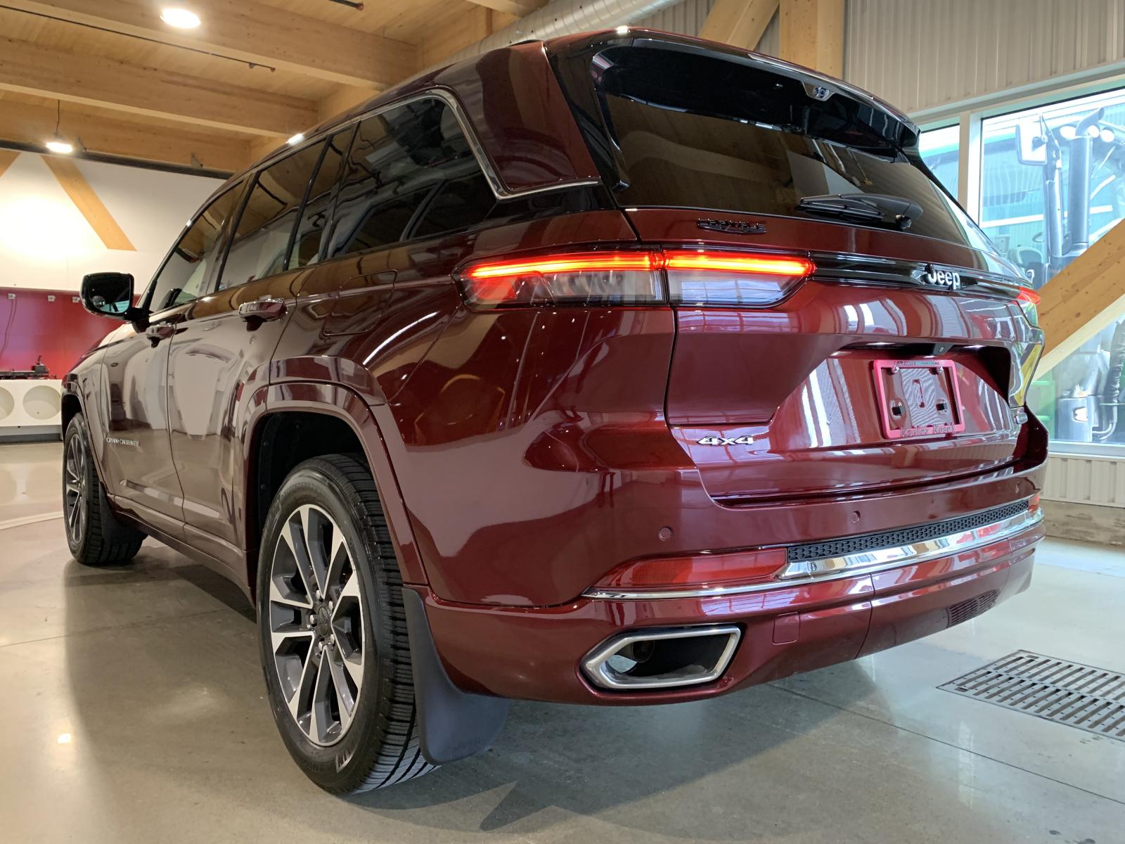 Jeep Grand Cherokee Overland 2022 — photo 2