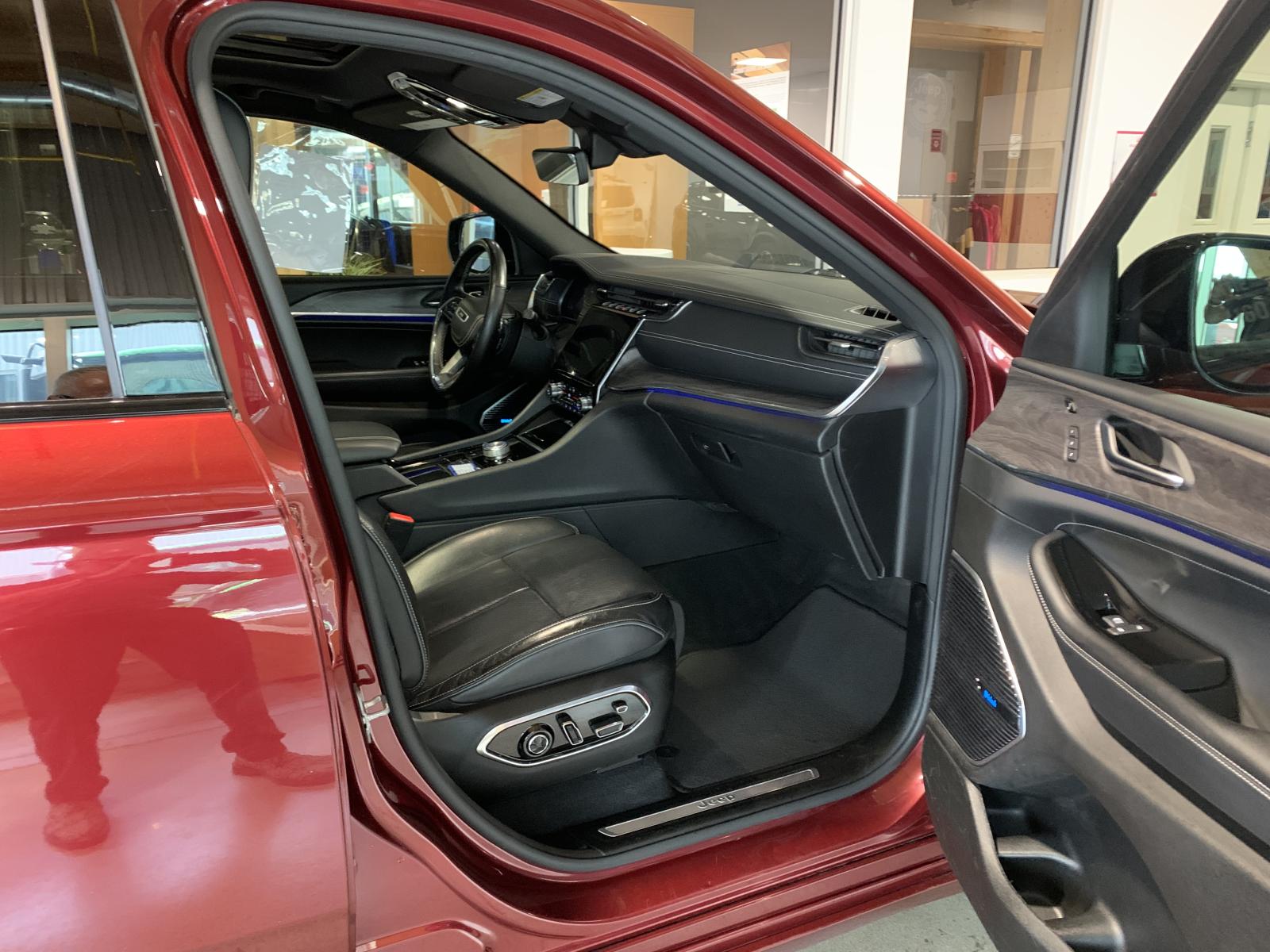 Jeep Grand Cherokee Overland 2022 — photo 8
