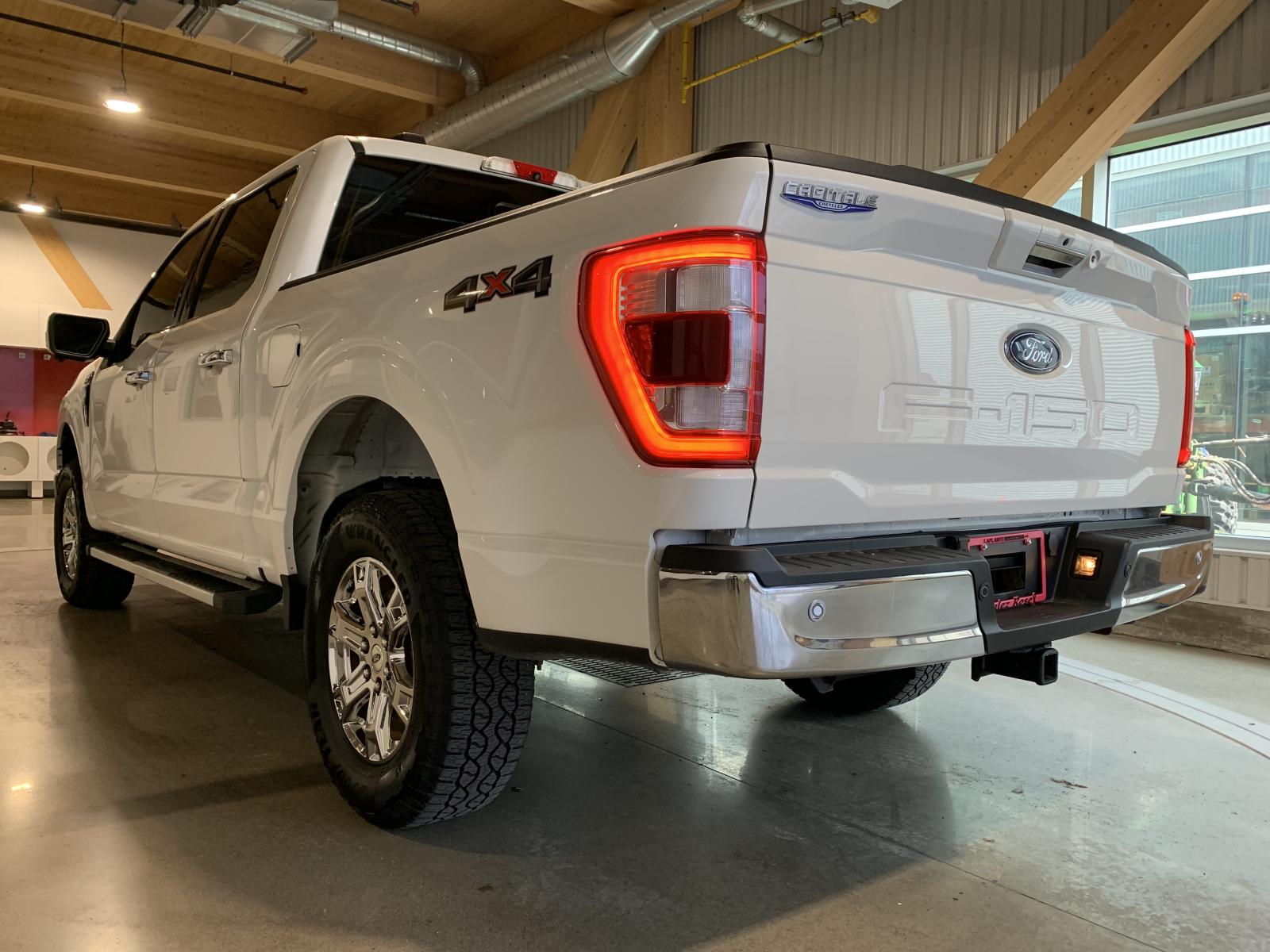 Ford F150 Lariat 2022 — photo 2