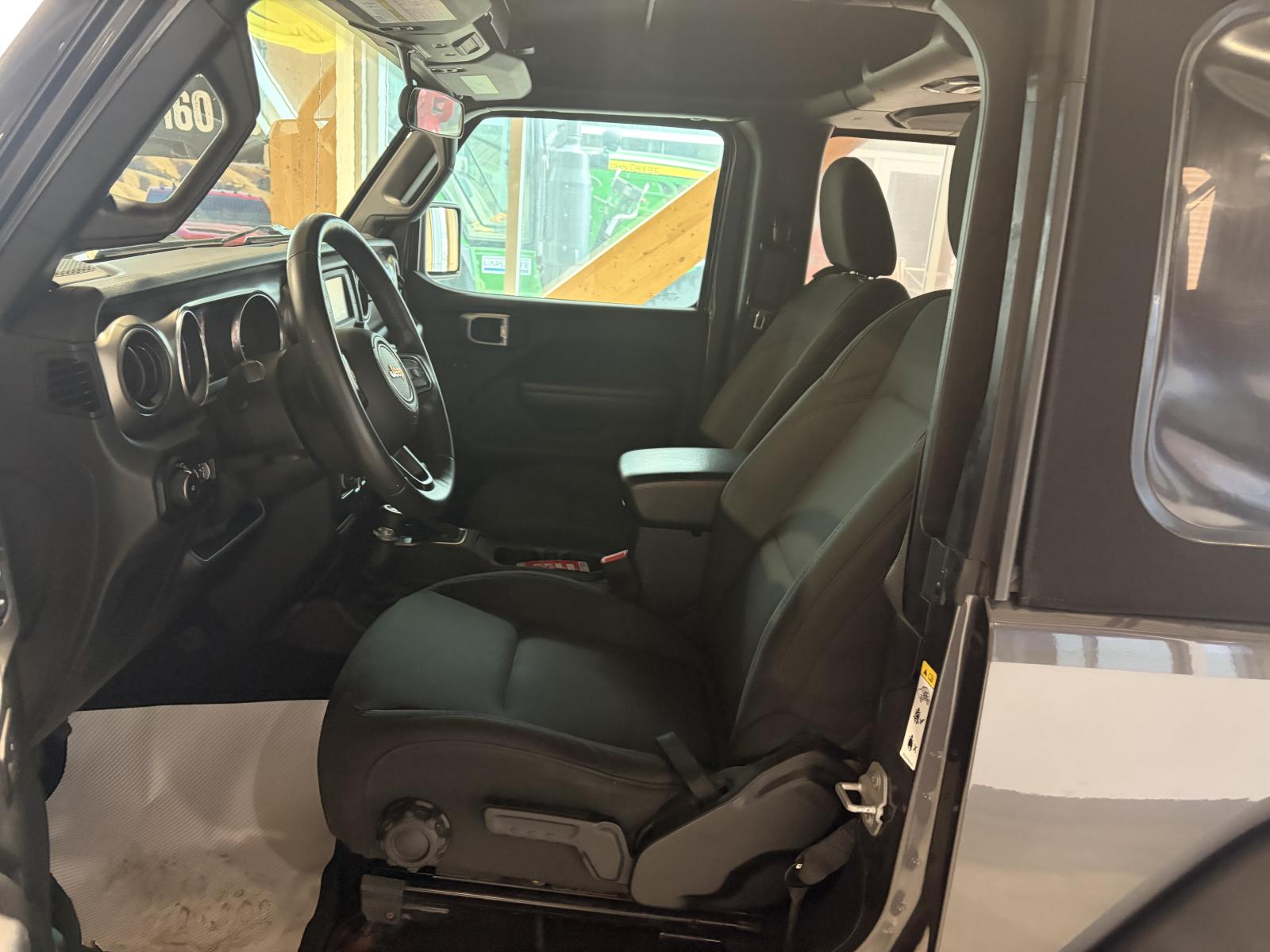 Jeep Wrangler Sport 2018 — photo 8