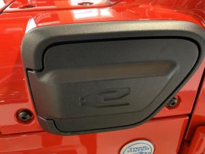 Miniature 10 Jeep Wrangler 4XE Unlimited Sahara 2021