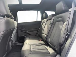 Miniature 11 Jeep Cherokee Overland 2026