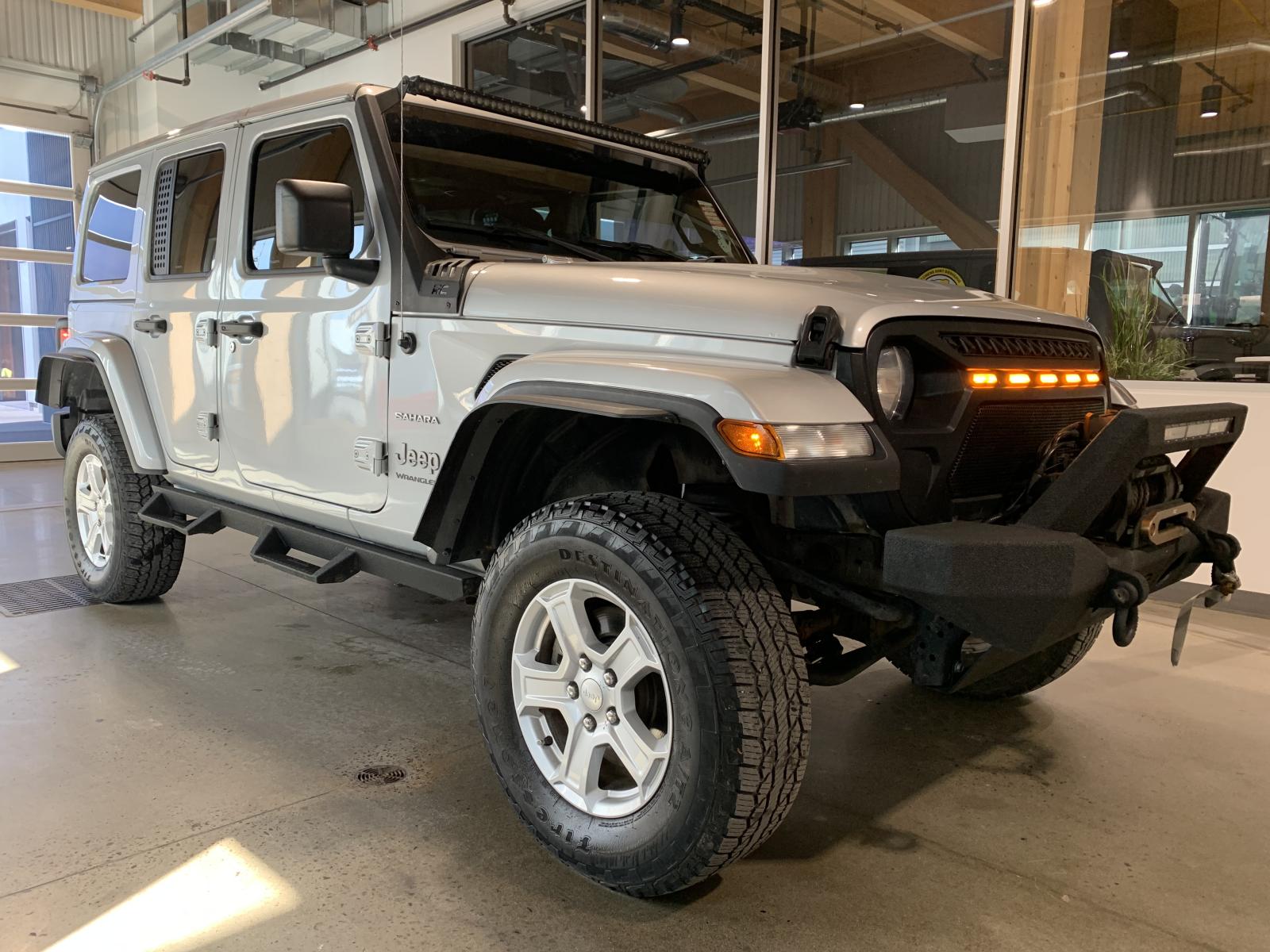 Jeep Wrangler Sahara 2023 — photo 5