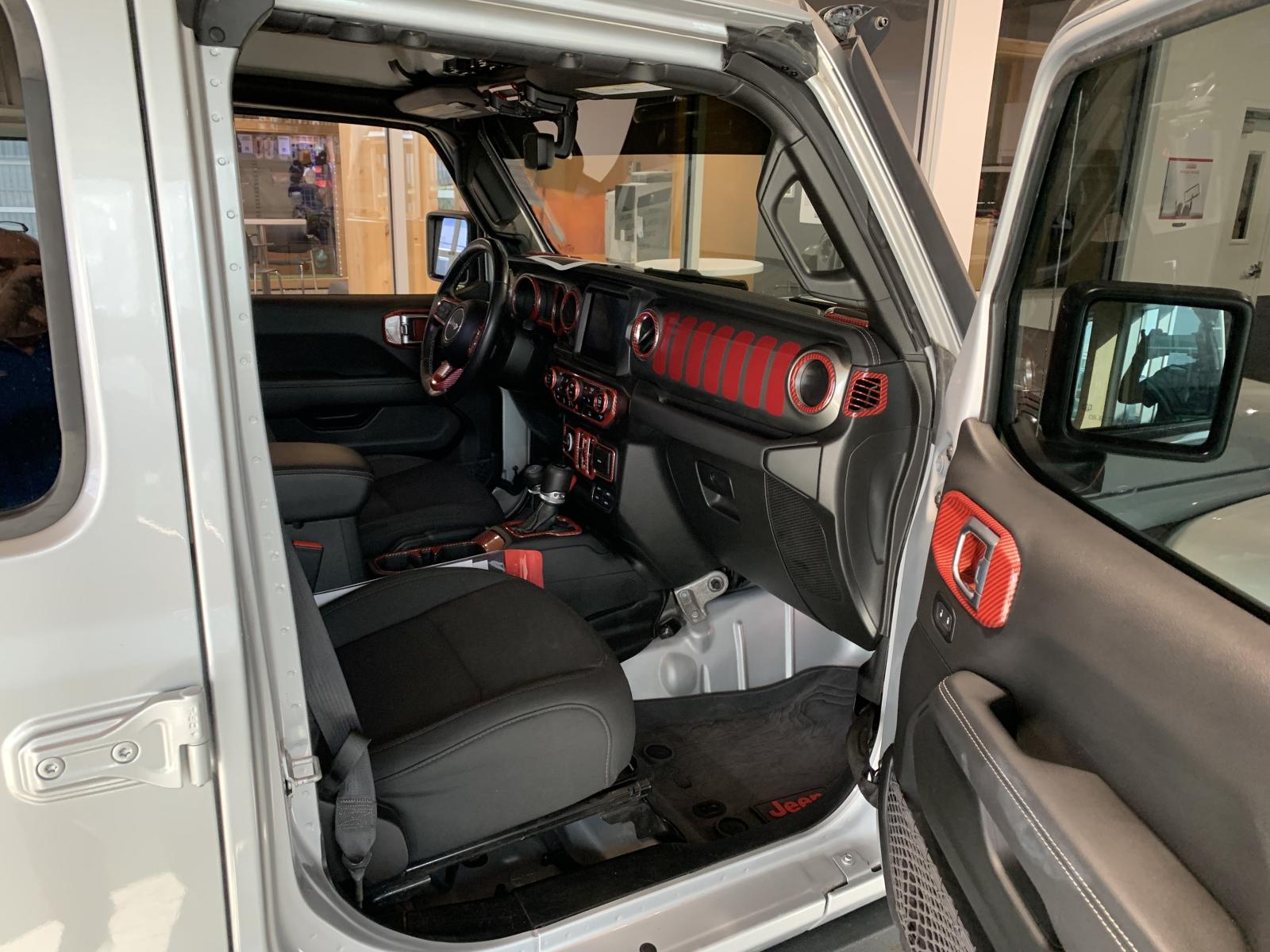 Jeep Wrangler Sahara 2023 — photo 8