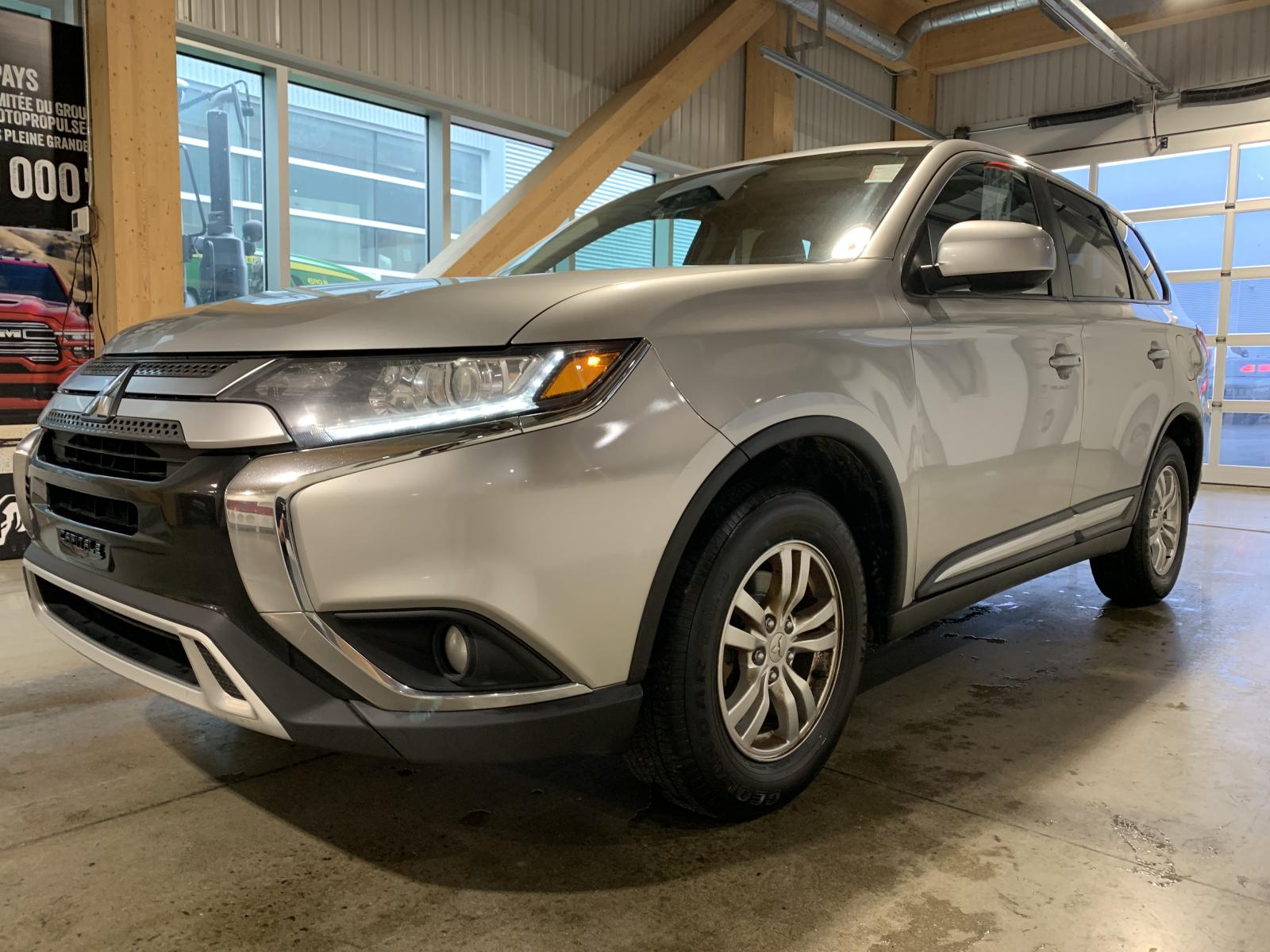 Mitsubishi Outlander ES 2020