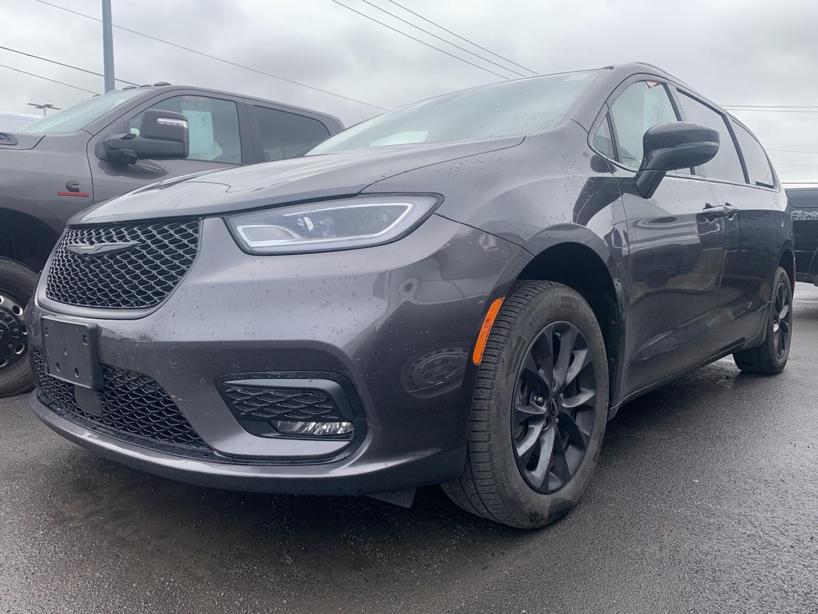 Chrysler Pacifica Touring 2022