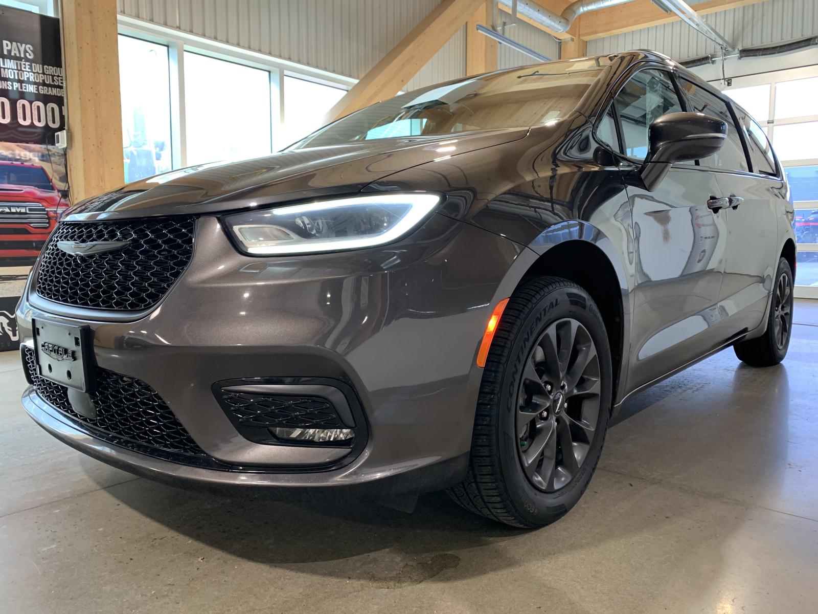 Chrysler Pacifica Touring 2022