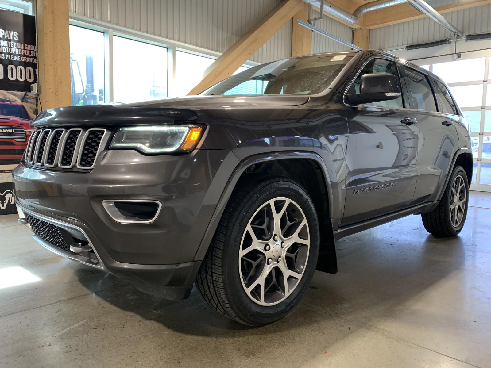 Gray 2018 Jeep Grand Cherokee SUV / Crossover Four-Wheel Drive Automatic