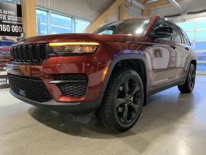 2023 Jeep Grand Cherokee Laredo Altitude - Image 1