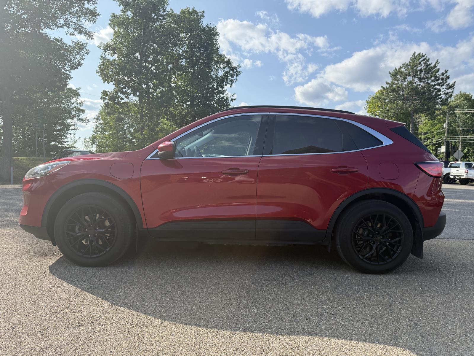 Ford Escape Titanium PHEV 2022 — photo 8