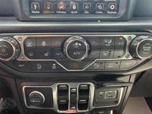 Miniature 12 Jeep Gladiator Overland 2021