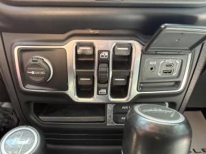 Miniature 16 Jeep Gladiator Overland 2021