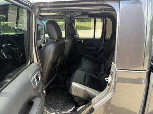 Miniature 11 Jeep Gladiator Overland 2021