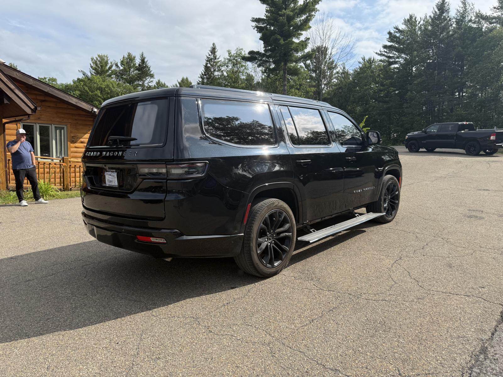 Jeep Grand Wagoneer Series II Obsidian 2023 — photo 4