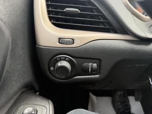 Miniature 12 Jeep Cherokee Sport 2015