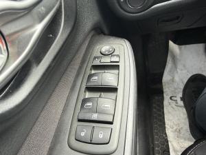 Miniature 13 Jeep Cherokee Sport 2015