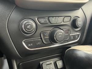 Miniature 14 Jeep Cherokee Sport 2015