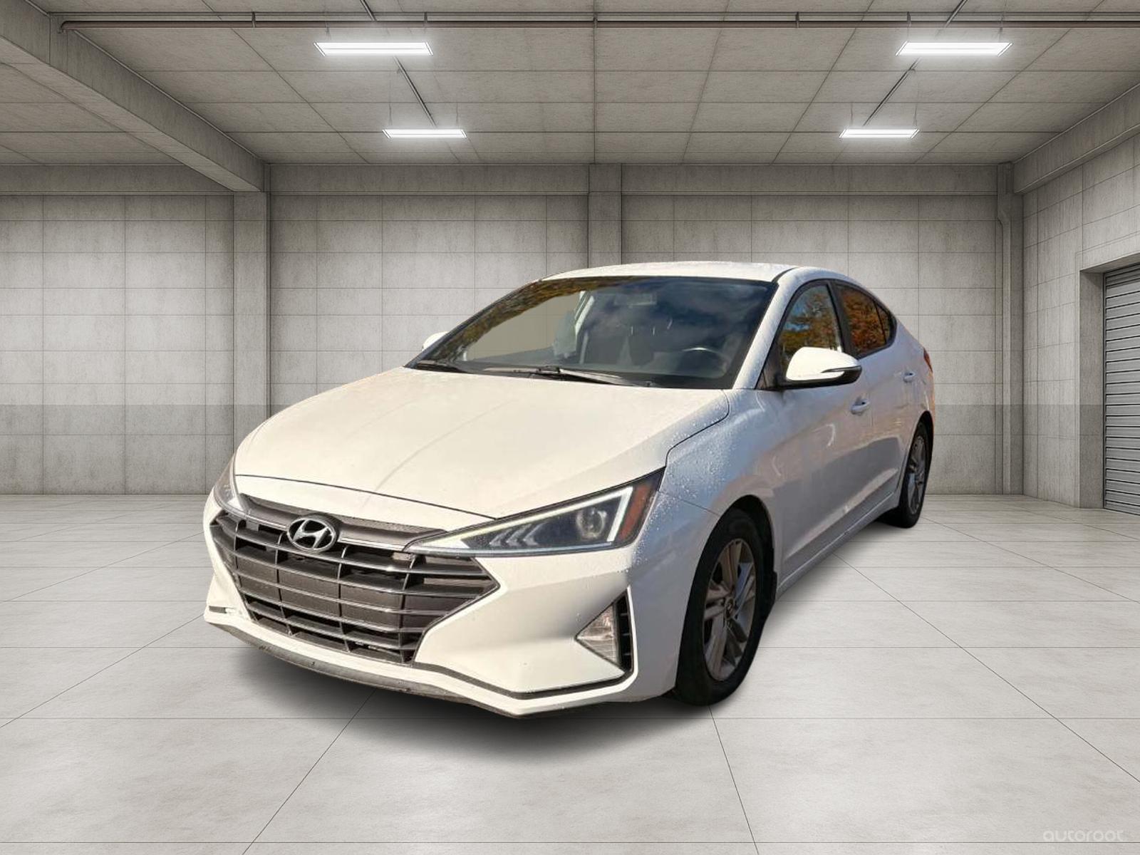 Image 1 Hyundai Elantra Essential 2019