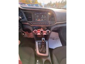 Miniature 14 Hyundai Elantra Essential 2019