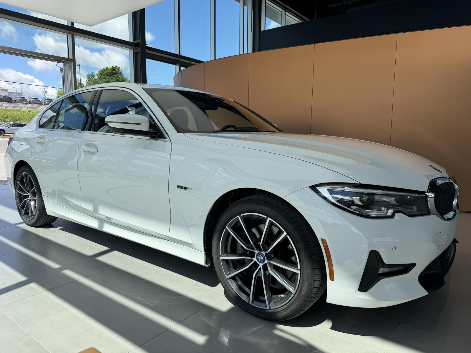 BMW 3-Series 330e xDrive 2022