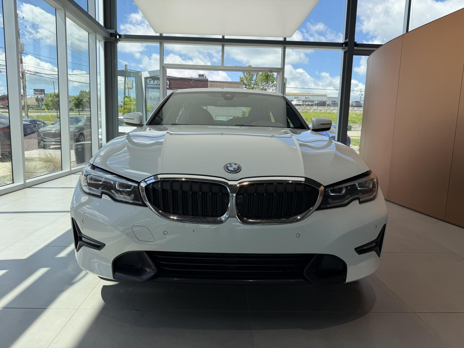BMW 3-Series 330e xDrive 2022 — photo 2