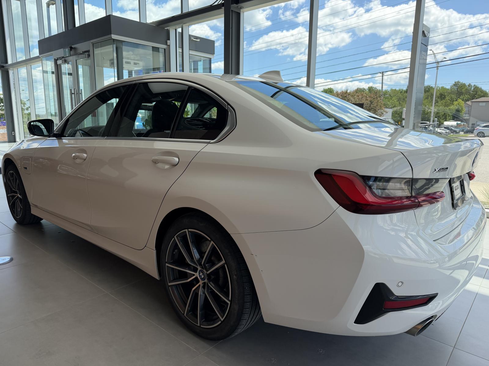 BMW 3-Series 330e xDrive 2022 — photo 4