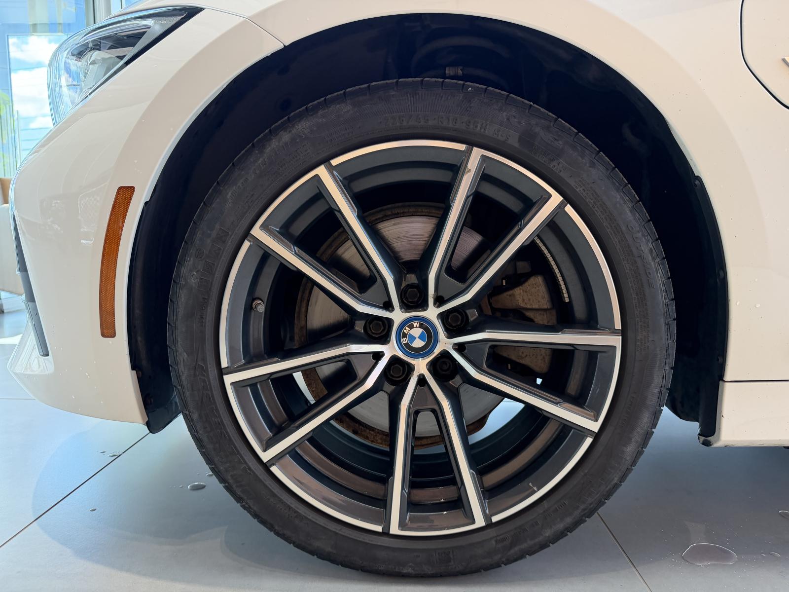 BMW 3-Series 330e xDrive 2022 — photo 7