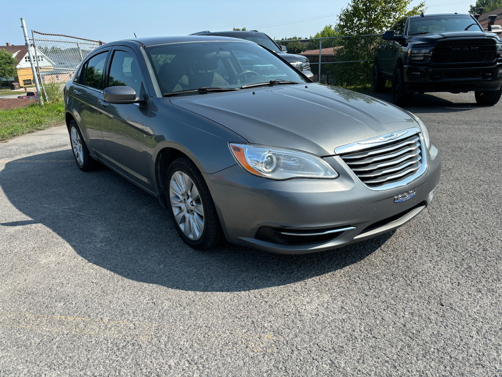 Chrysler 200 LX 2012 — photo 2