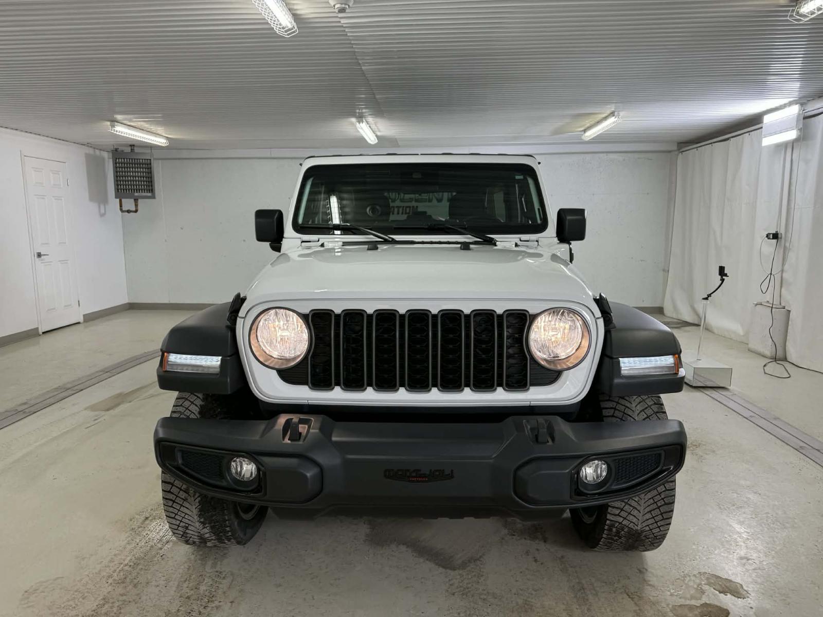 Jeep Wrangler Sport S 2025 — photo 8