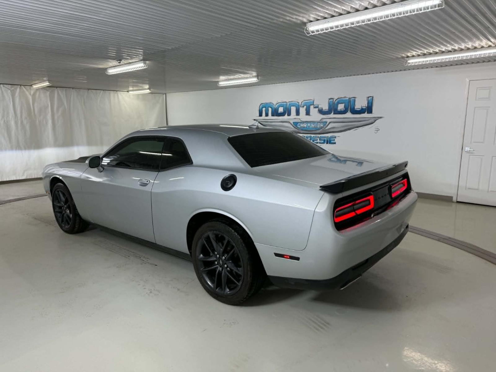 Dodge Challenger SXT 2023 — photo 3