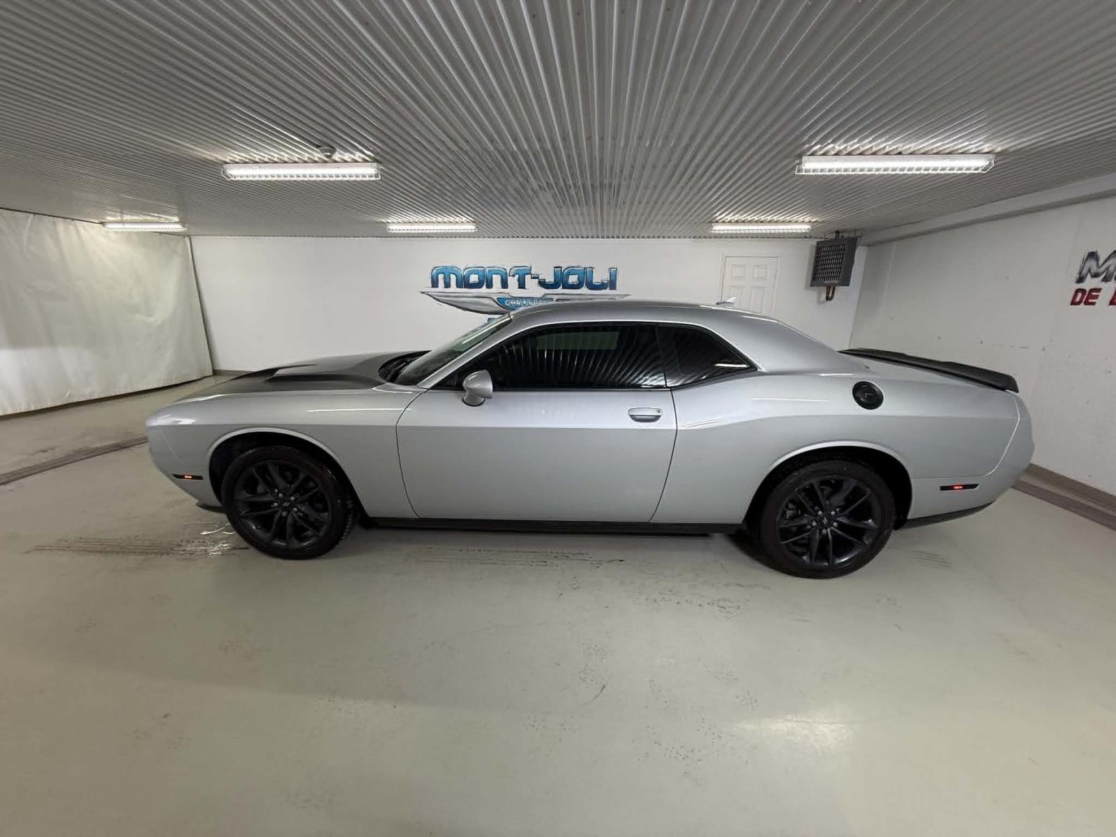 Dodge Challenger SXT 2023 — photo 2