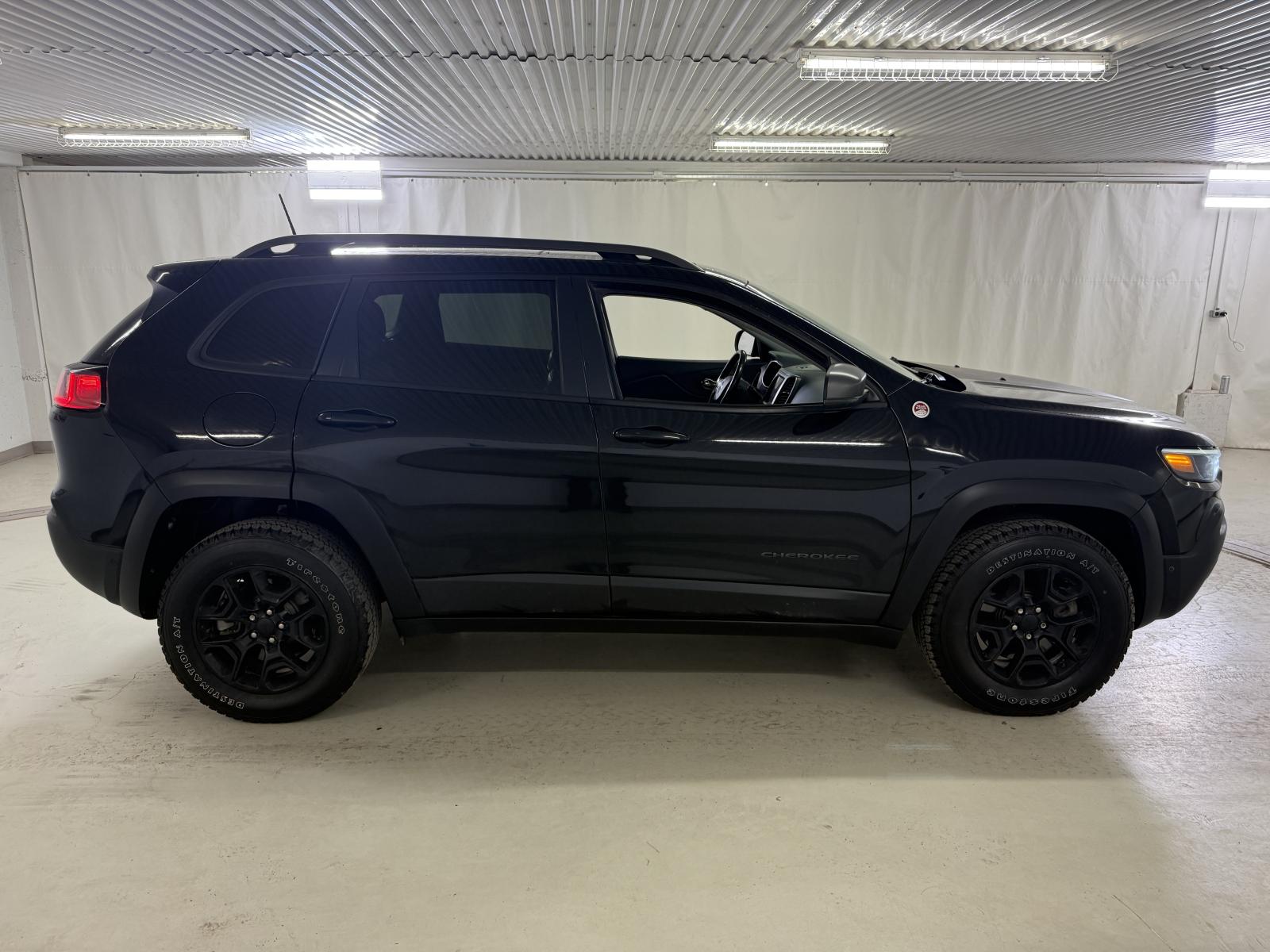 Jeep Cherokee Trailhawk 2021 — photo 4