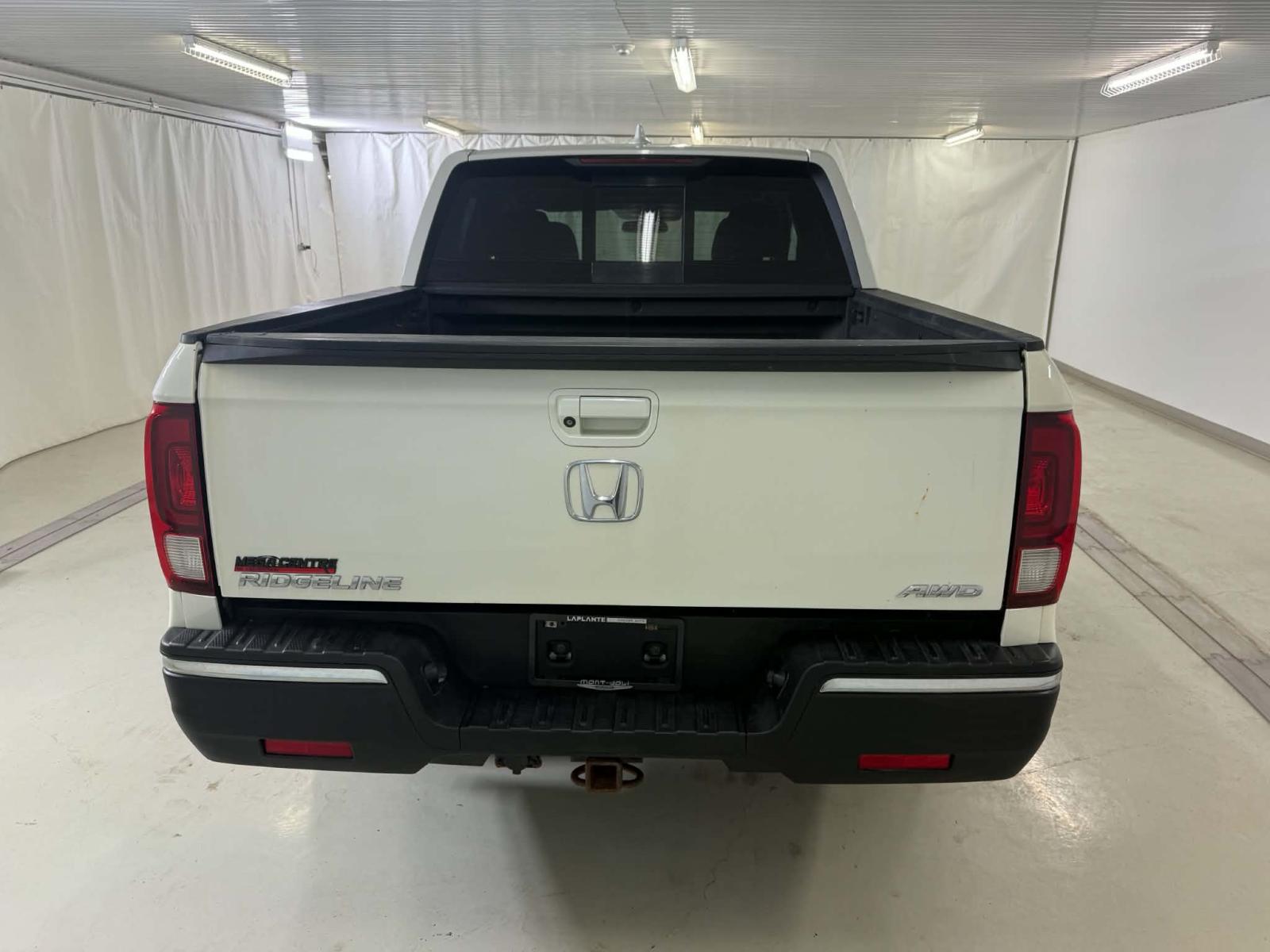 Honda Ridgeline Sport 2017 — photo 2