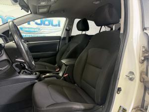 Miniature 13 Hyundai Elantra Essential 2019