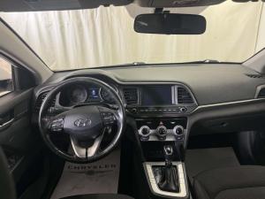 Miniature 14 Hyundai Elantra Essential 2019