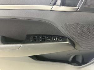 Miniature 15 Hyundai Elantra Essential 2019