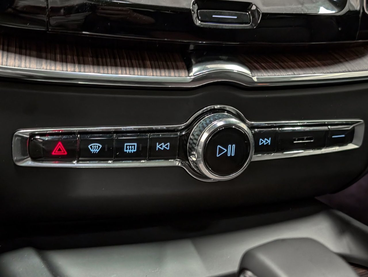 Image 17 Volvo XC60 B5 - Plus 2024