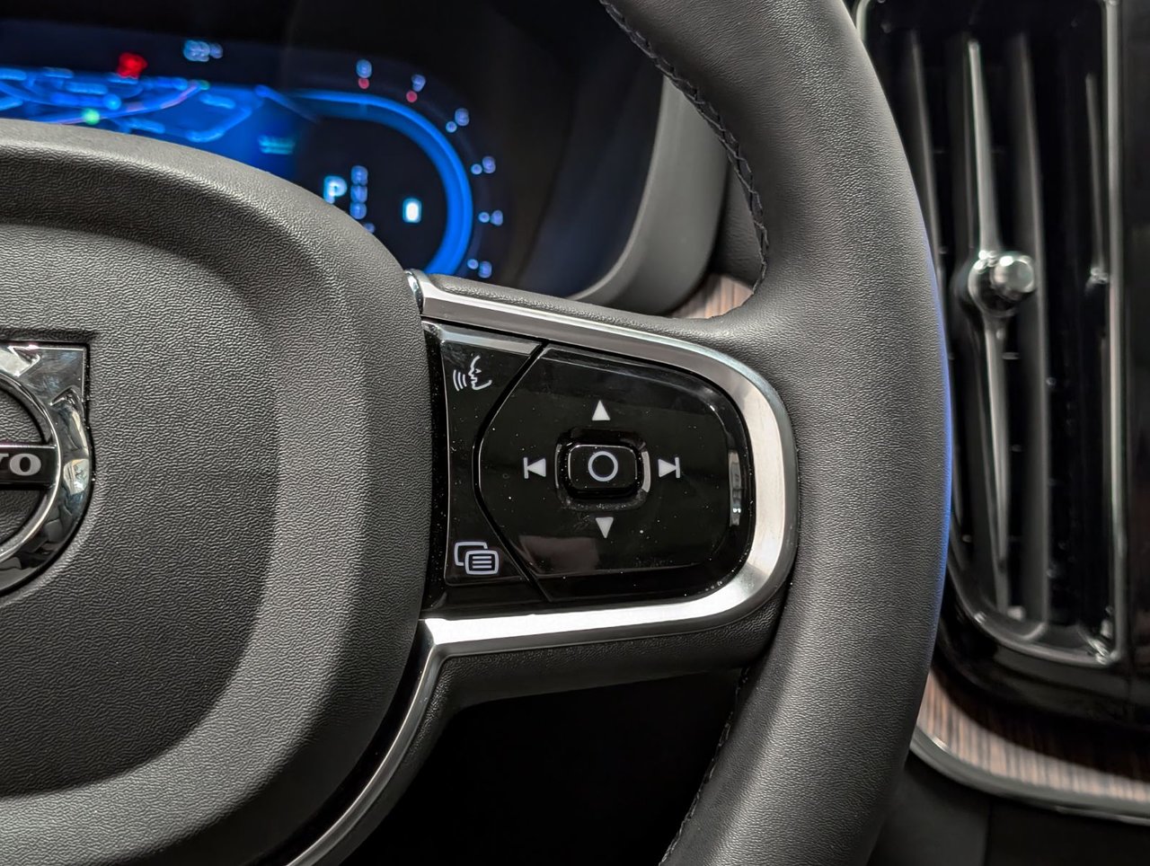 Image 20 Volvo XC60 B5 - Plus 2024